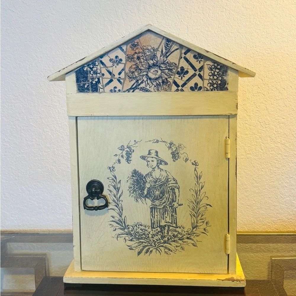 Shabby Chic White Wood Key Box:Wall Hanging Key Cabinet Mosaic stvle Roof